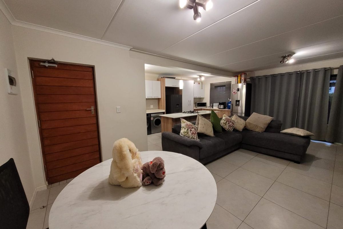 Spacious Garden Apartment in Secure Estate - Photo 4