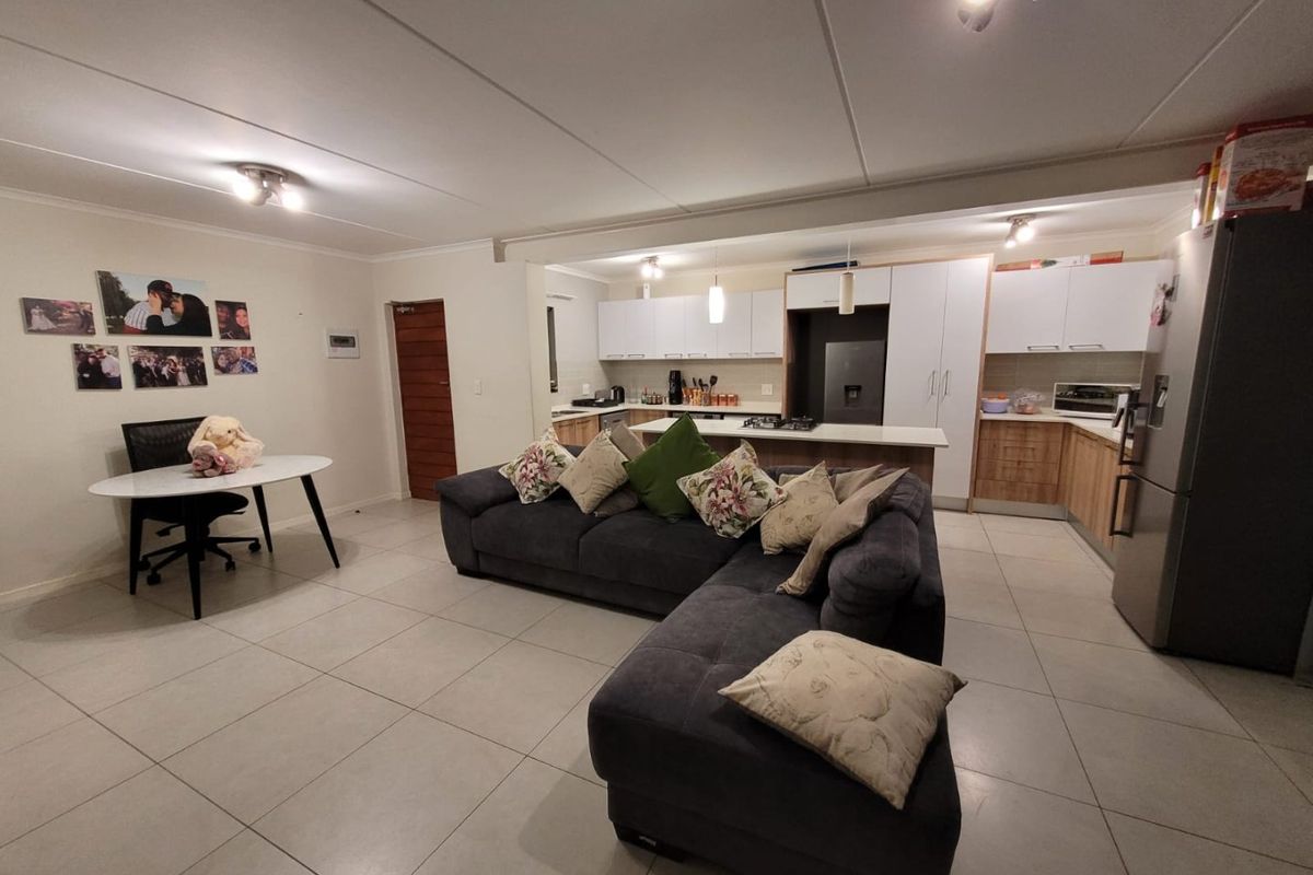 Spacious Garden Apartment in Secure Estate - Photo 5