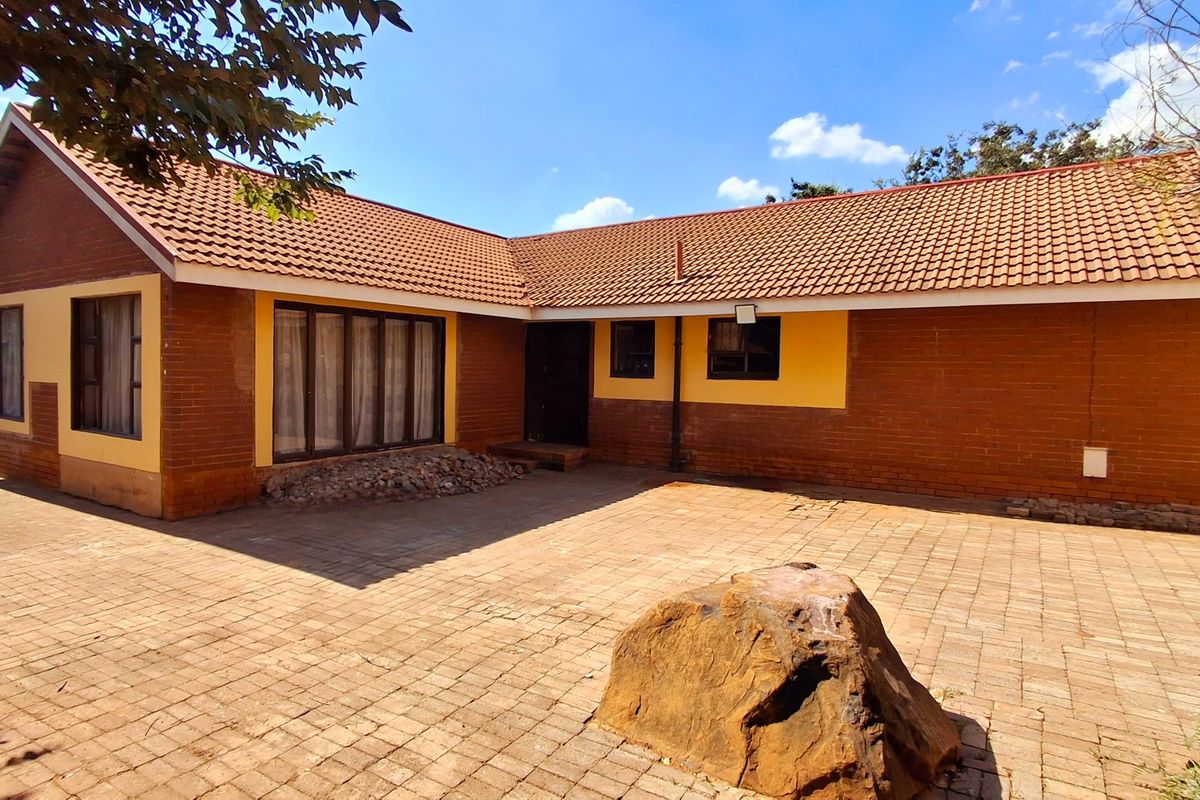 Spacious 3 Bedroom 2 Bathroom Face-Brick Family Home in Vaal Park - Photo 4