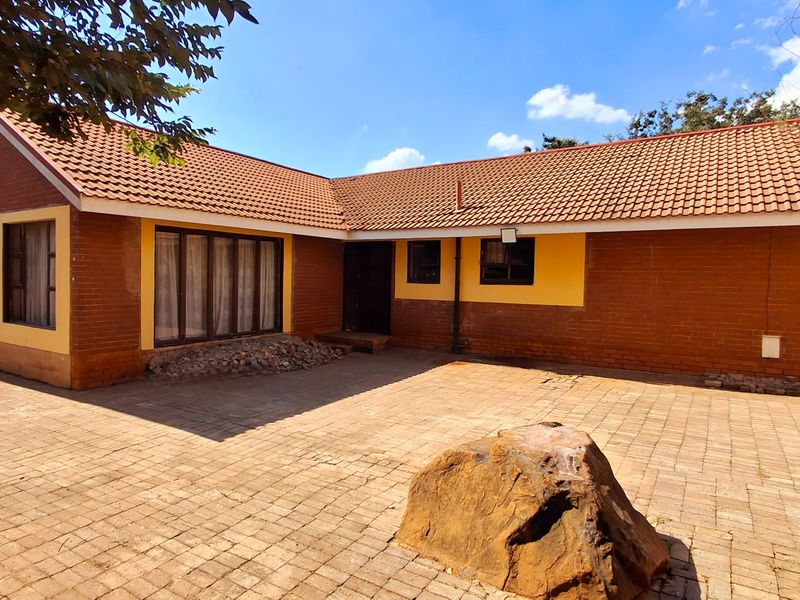 Spacious 3 Bedroom 2 Bathroom Face-Brick Family Home in Vaal Park - Photo 4