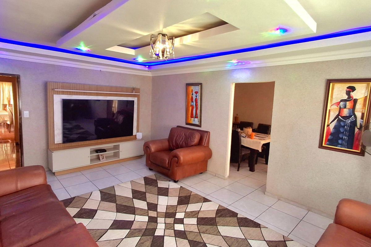 Spacious 3 Bedroom 2 Bathroom Face-Brick Family Home in Vaal Park - Photo 5
