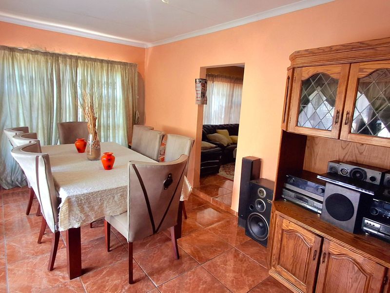 Spacious 3 Bedroom 2 Bathroom Face-Brick Family Home in Vaal Park - Photo 8