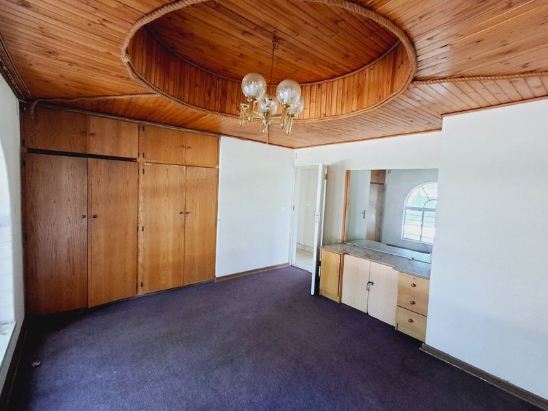 "4-bedroom home within walking distance to a popular high school, with lots of potential." - Photo 8