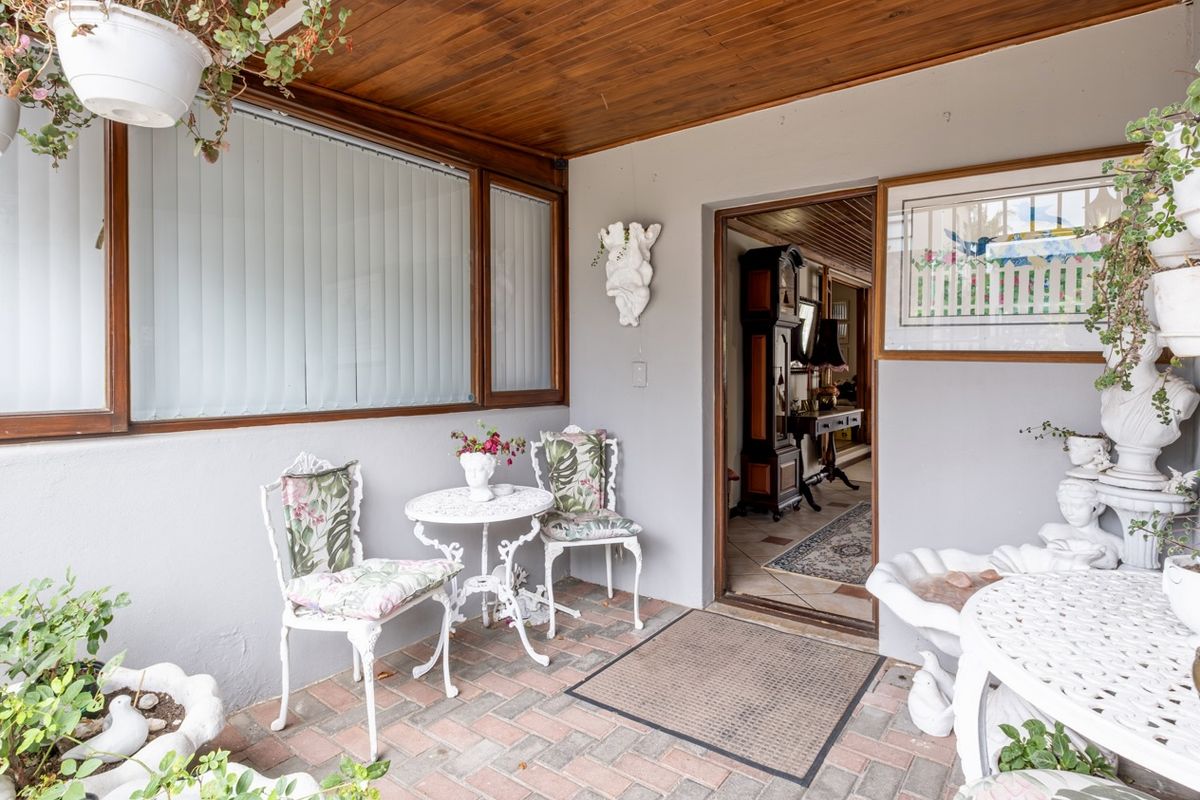 EASY LOCK UP AND GO IN KING GEORGE PARK - Photo 3