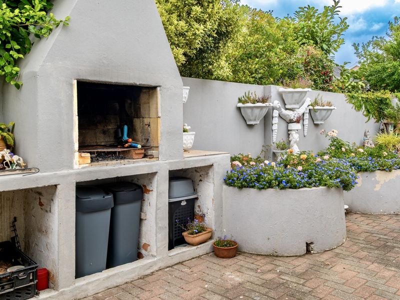 EASY LOCK UP AND GO IN KING GEORGE PARK - Photo 9