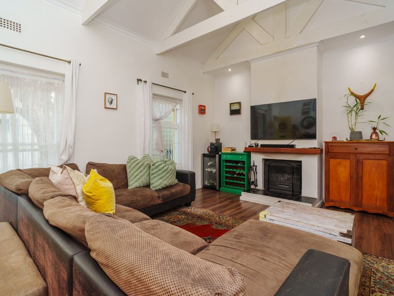 Comfortable Upper Wynberg Living | 3 Beds, Open-Plan - Photo 3