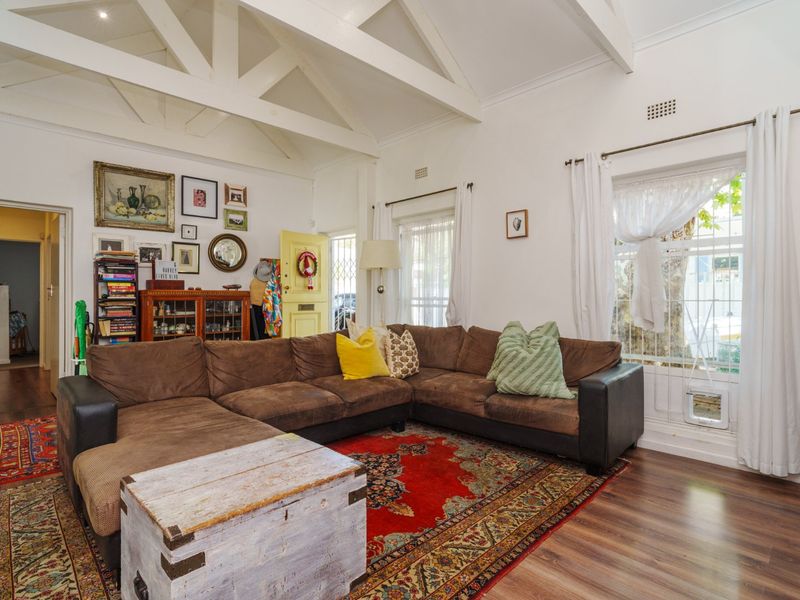 Comfortable Upper Wynberg Living | 3 Beds, Open-Plan - Photo 2