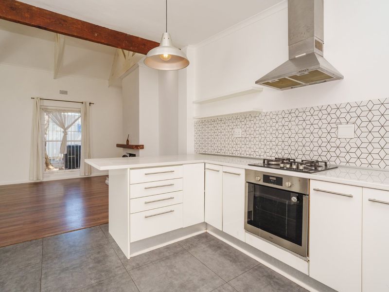 Comfortable Upper Wynberg Living | 3 Beds, Open-Plan - Photo 8