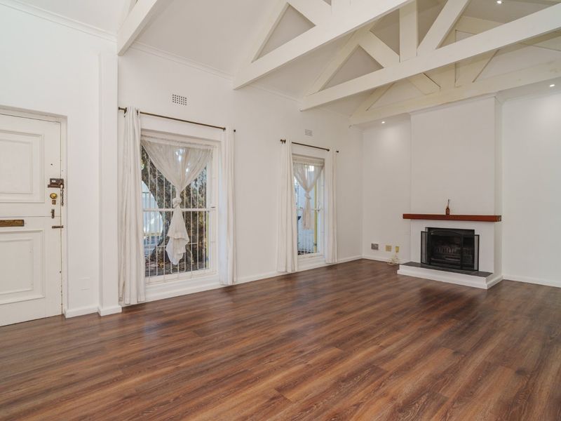 Comfortable Upper Wynberg Living | 3 Beds, Open-Plan - Photo 2