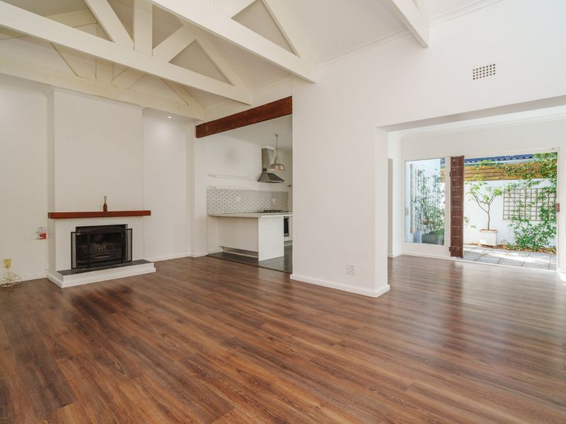 Comfortable Upper Wynberg Living | 3 Beds, Open-Plan - Photo 1