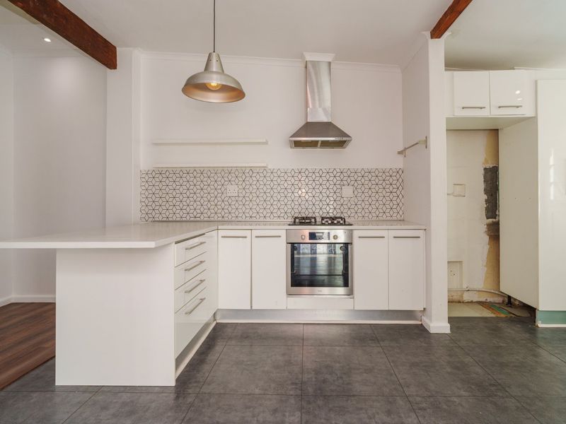Comfortable Upper Wynberg Living | 3 Beds, Open-Plan - Photo 3