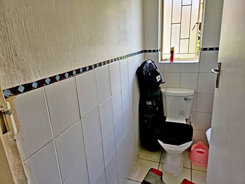 Lovely 2-bedroom house in secured complex - Photo 10