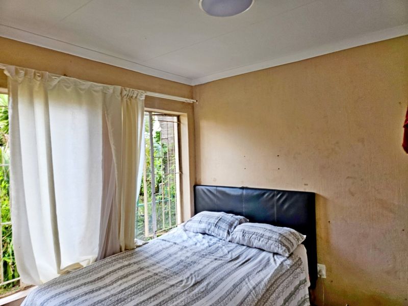 Lovely 2-bedroom house in secured complex - Photo 9