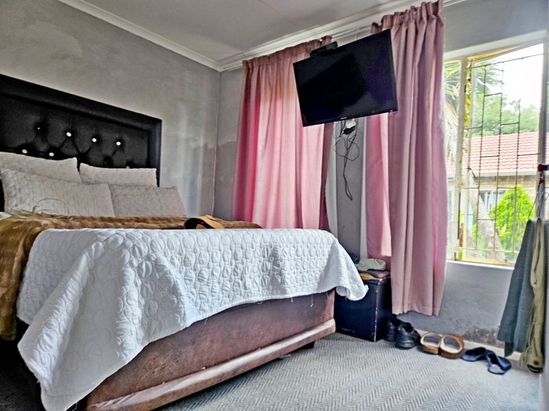 Lovely 2-bedroom house in secured complex - Photo 8