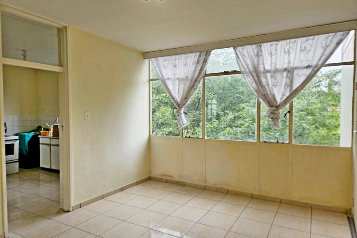 Lovely 1.5 Bedroom Apartment – Ready to Invest or Move In - Photo 2