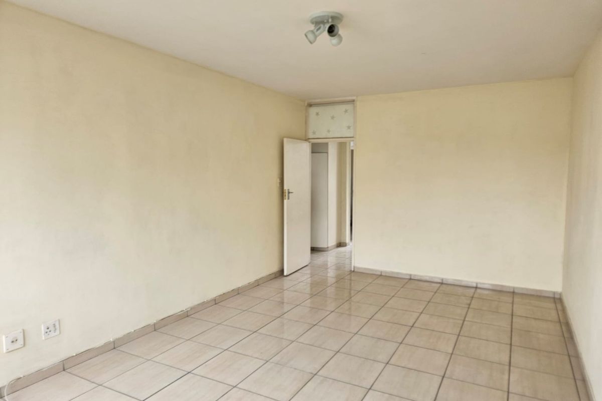 Lovely 1.5 Bedroom Apartment – Ready to Invest or Move In - Photo 3