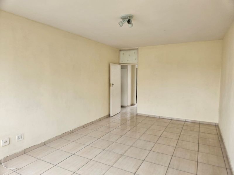 Lovely 1.5 Bedroom Apartment – Ready to Invest or Move In - Photo 3