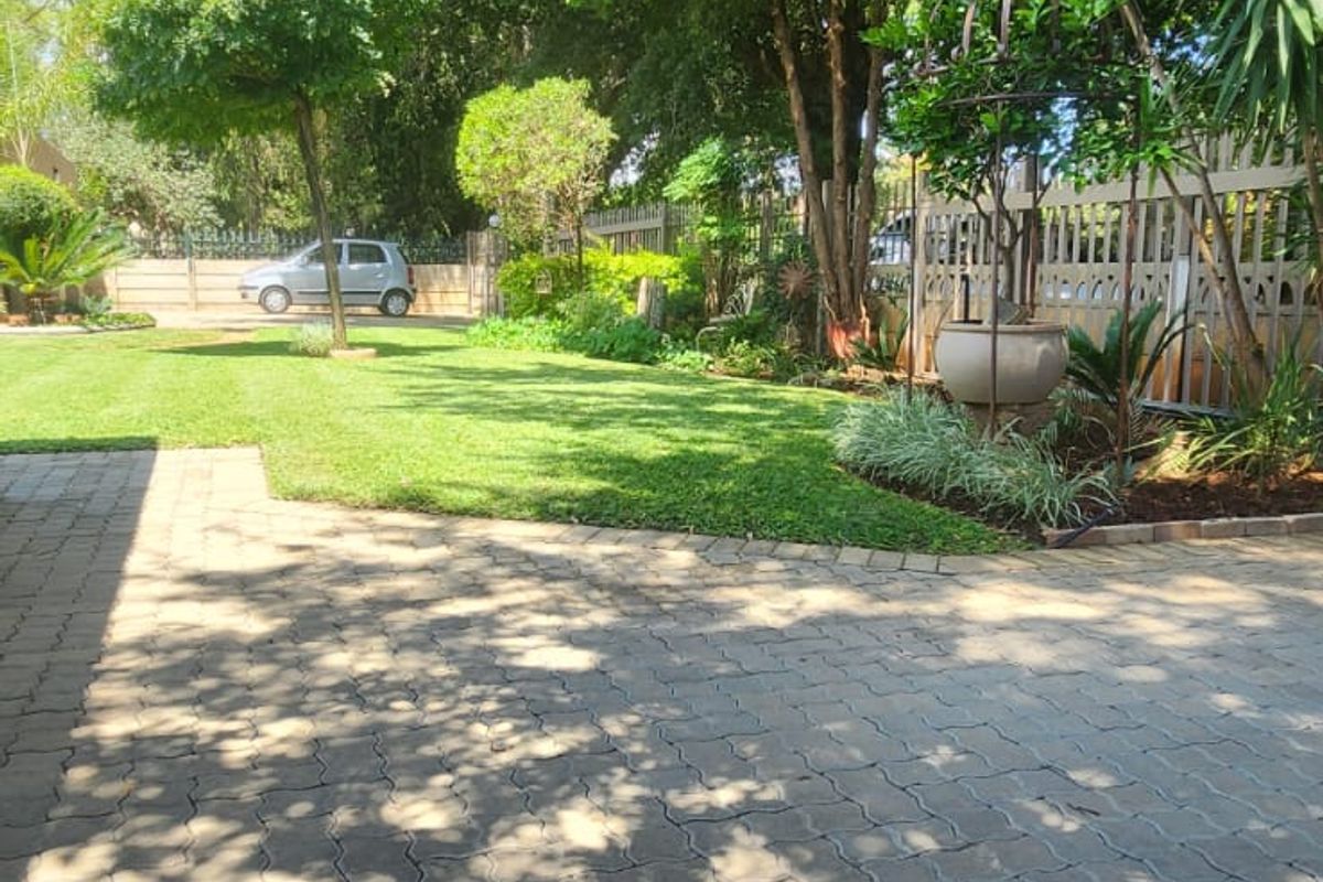 Phenomenal Home with additional income opportunity,   - Photo 4