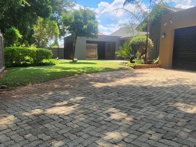 Phenomenal Home with additional income opportunity,   - Photo 3