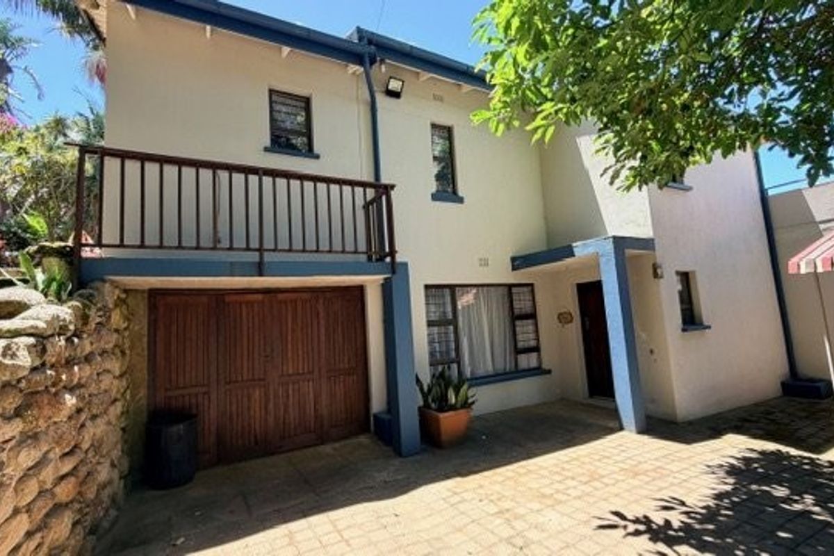 Prime Beachfront Opportunity – Three Expansive Homes in Glenmore - Steps from the Shore - Photo 3