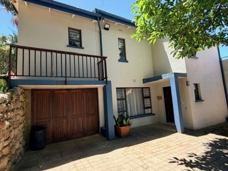 Prime Beachfront Opportunity – Three Expansive Homes in Glenmore - Steps from the Shore - Photo 3