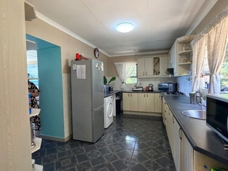 Prime Beachfront Opportunity – Three Expansive Homes in Glenmore - Steps from the Shore - Photo 5