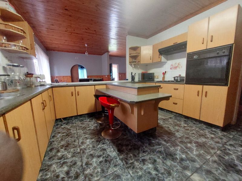 Large Home for Sale in Stanger - Photo 2