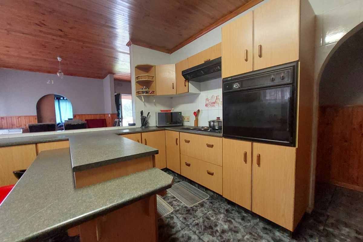 Large Home for Sale in Stanger - Photo 3