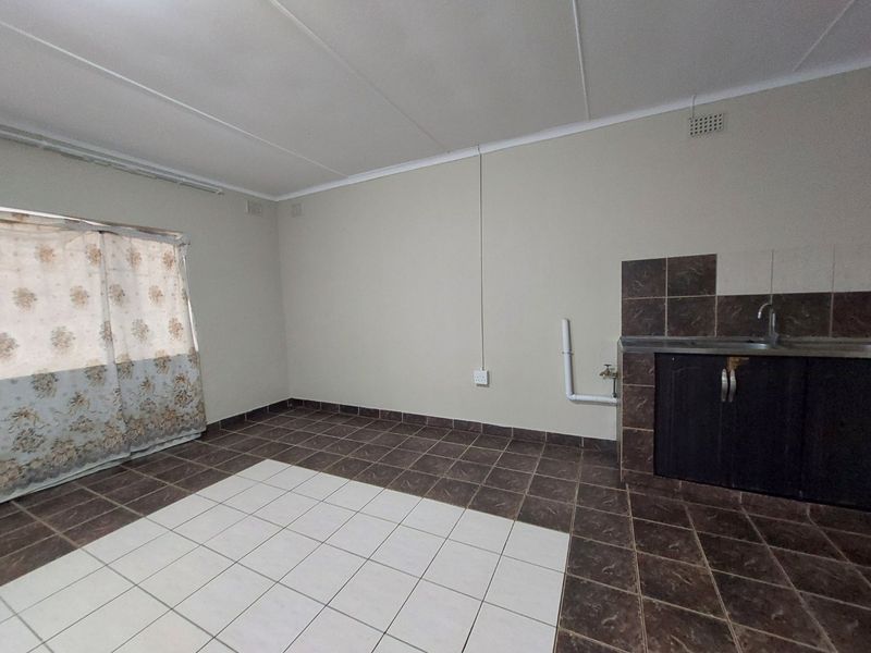 Large Home for Sale in Stanger - Photo 6