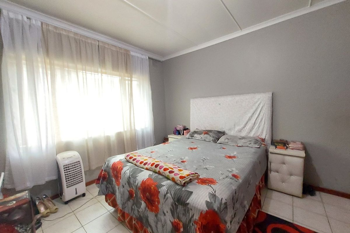 Large Home for Sale in Stanger - Photo 4