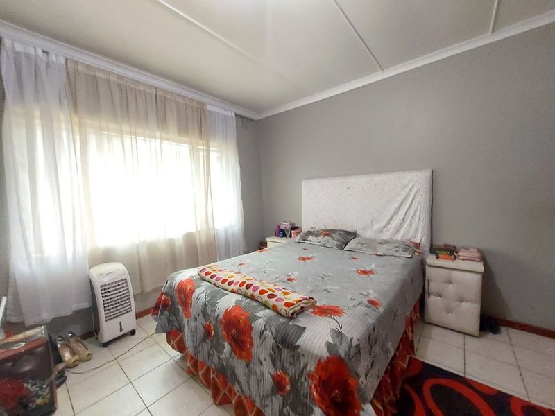 Large Home for Sale in Stanger - Photo 4