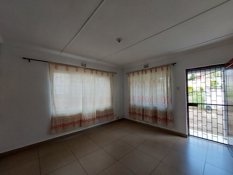 Charming 3 bedroom House for Sale - Photo 4