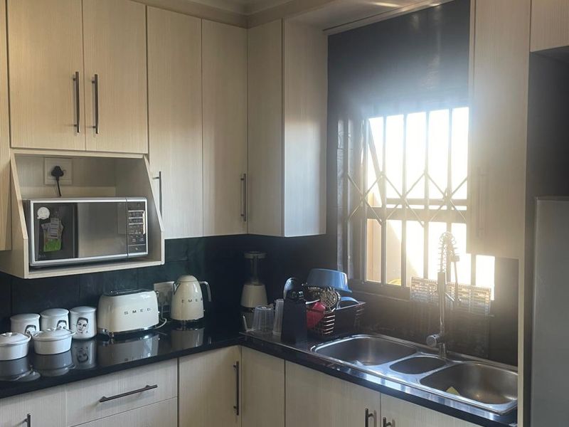 4 Bedroom House For Sale in Melodie - Photo 2