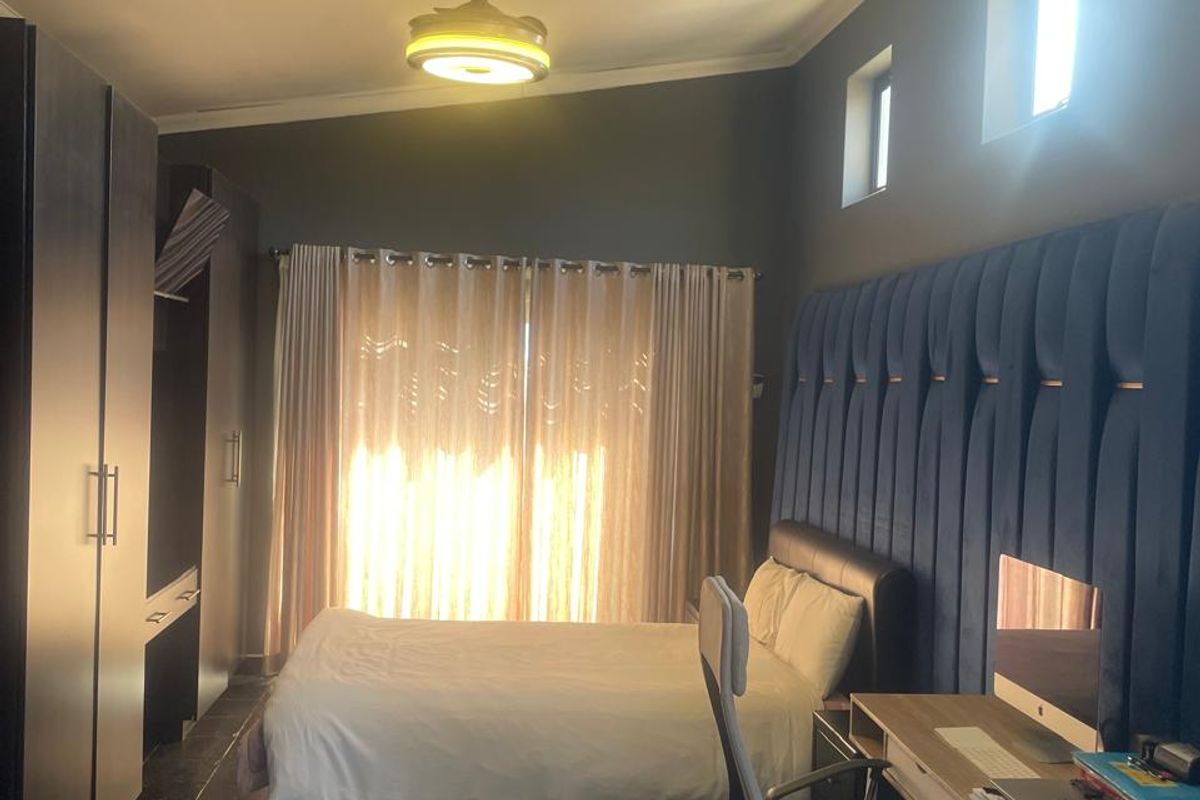 4 Bedroom House For Sale in Melodie - Photo 4