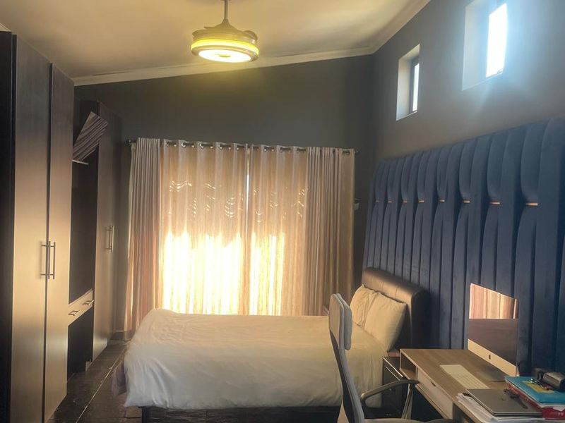 4 Bedroom House For Sale in Melodie - Photo 4