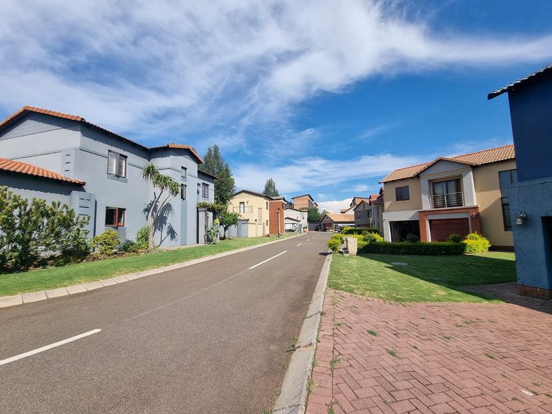 3 Bed &  2.5 Bath Security Estate - Photo 4