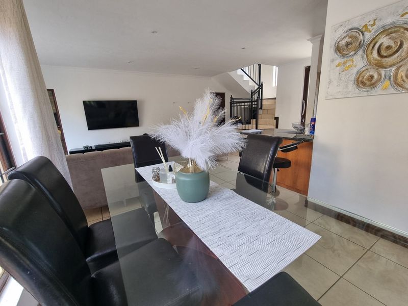 3 Bed &  2.5 Bath Security Estate - Photo 10