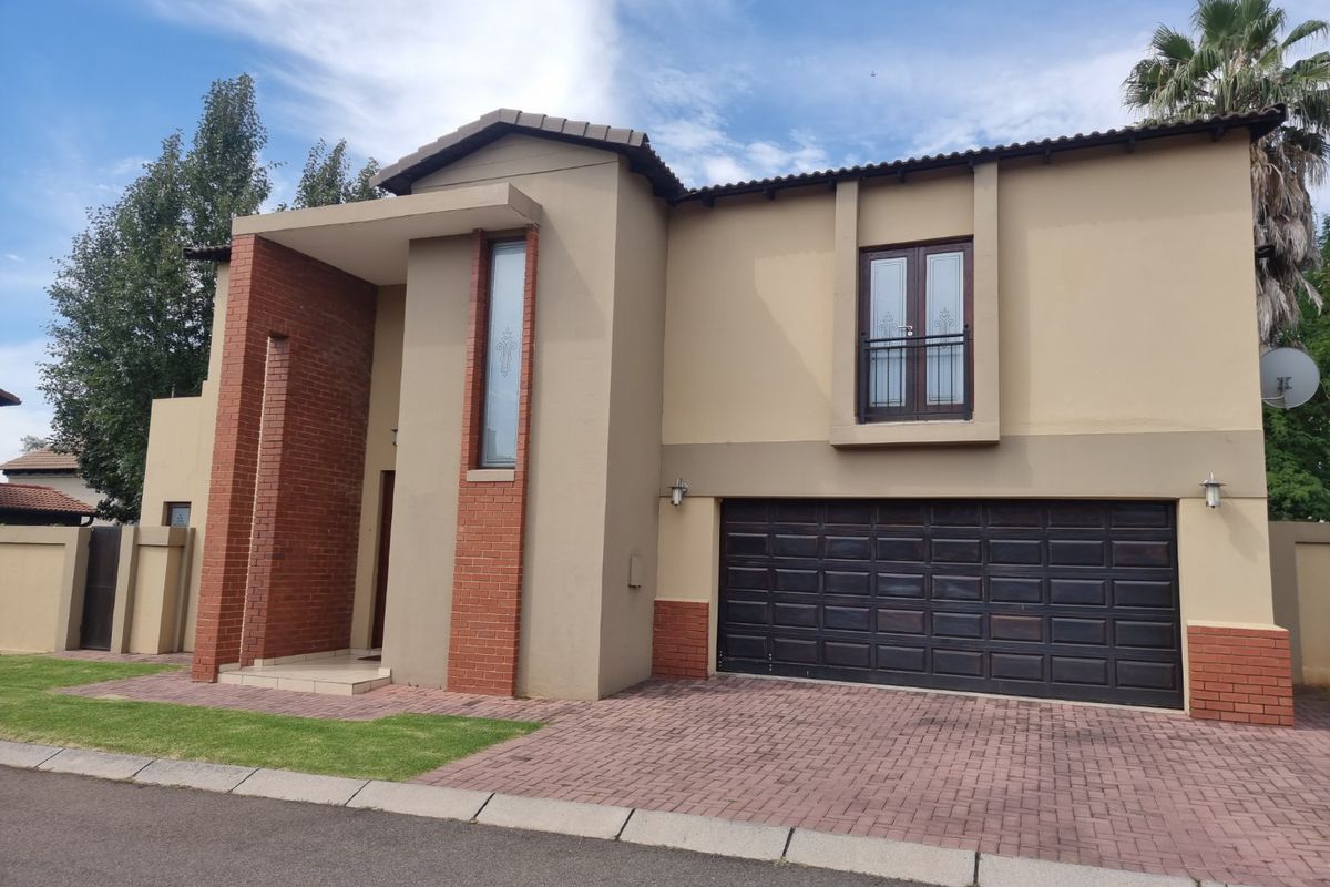 3 Bed &  2.5 Bath Security Estate - Photo 5