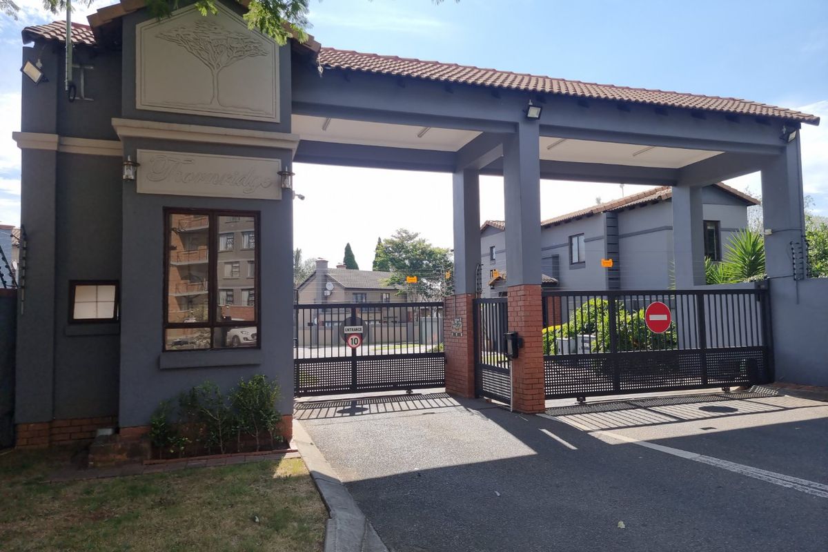 3 Bed &  2.5 Bath Security Estate - Photo 3