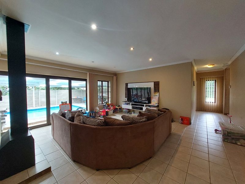 Secure and Private Home in Kloof - Photo 6