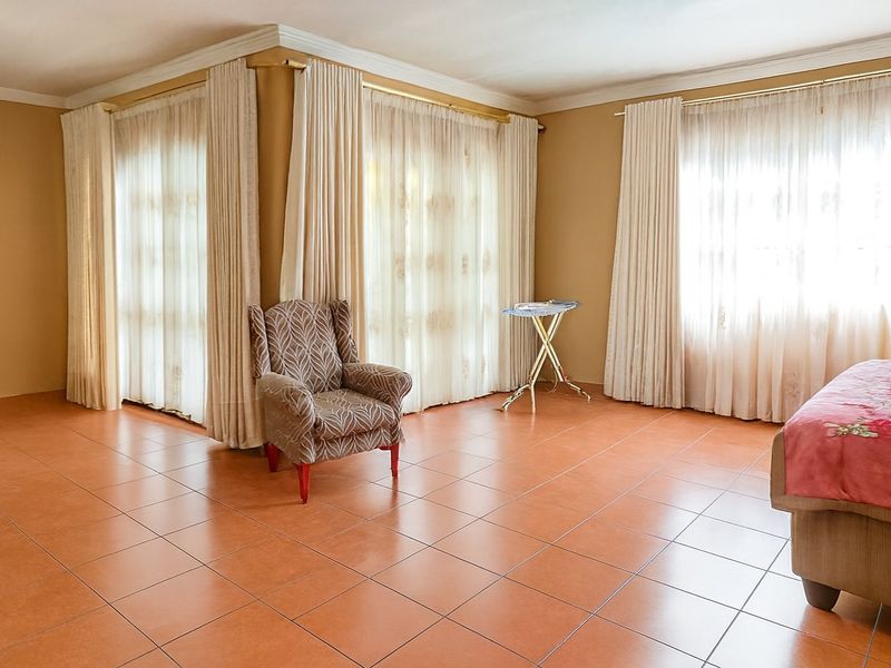 Secure and Private Home in Kloof - Photo 8