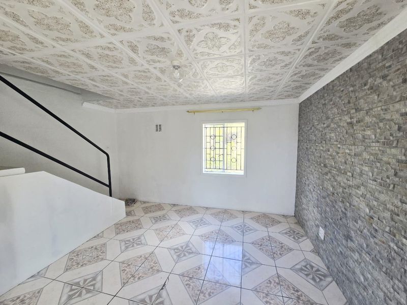 Duplex to Rent in Glenhills, Stanger - Photo 2