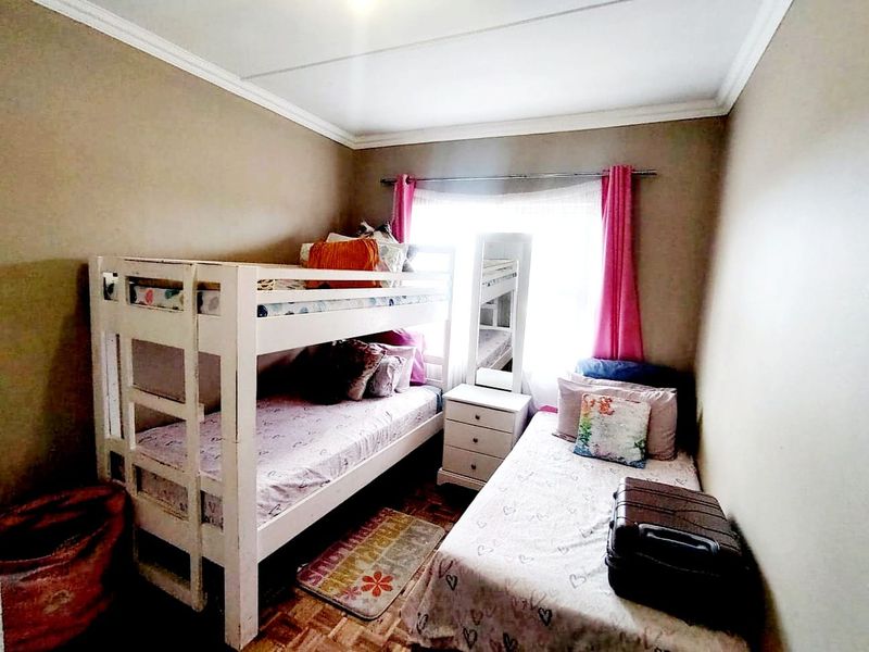 3 Bedroom House for Sale in Amalinda - Photo 10