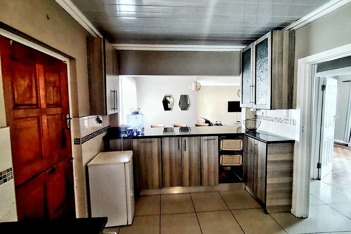 3 Bedroom House for Sale in Amalinda - Photo 5