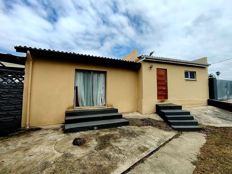 3 Bedroom House for Sale in Amalinda - Photo 3