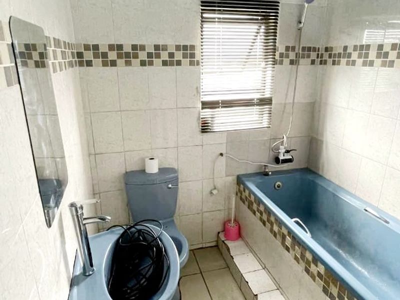 2 Bedroom House for Sale in Mdantsane - Photo 6