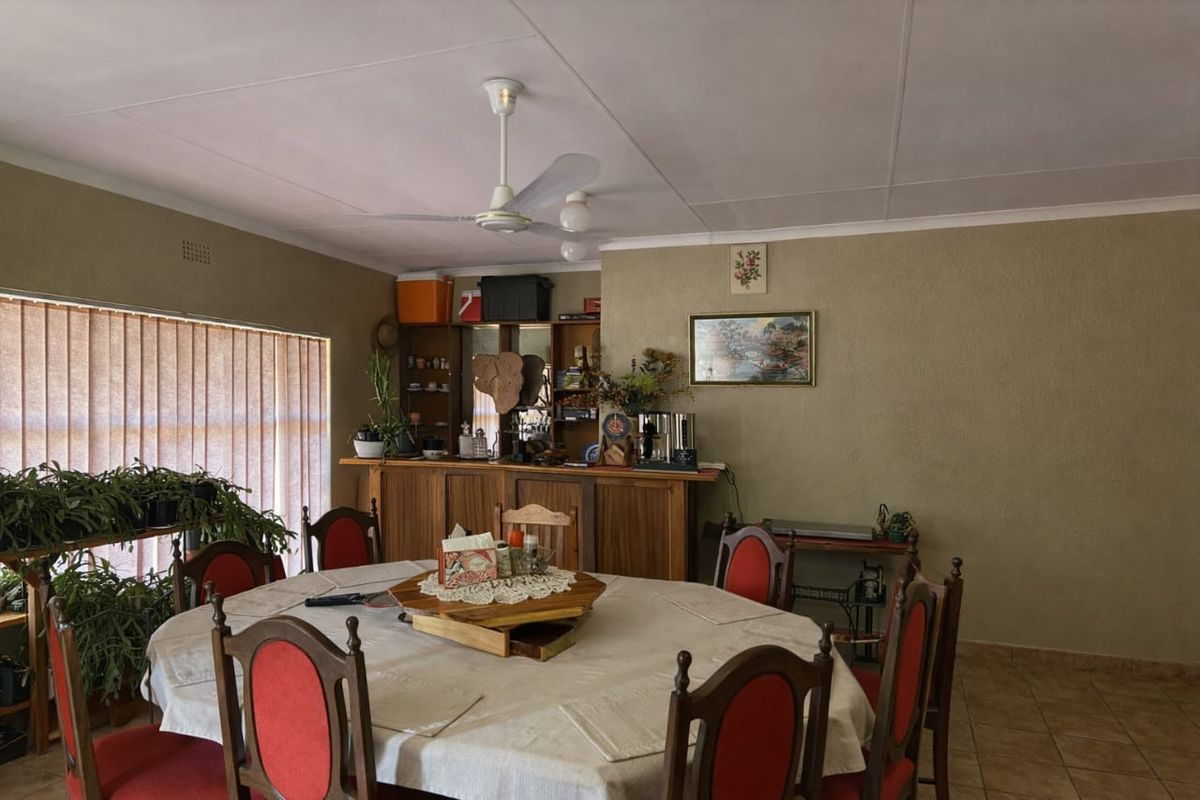 5-Bedroom family home with a 2-bedroom flat in Flora Gardens - Photo 2