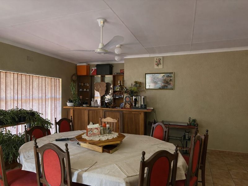 5-Bedroom family home with a 2-bedroom flat in Flora Gardens - Photo 2