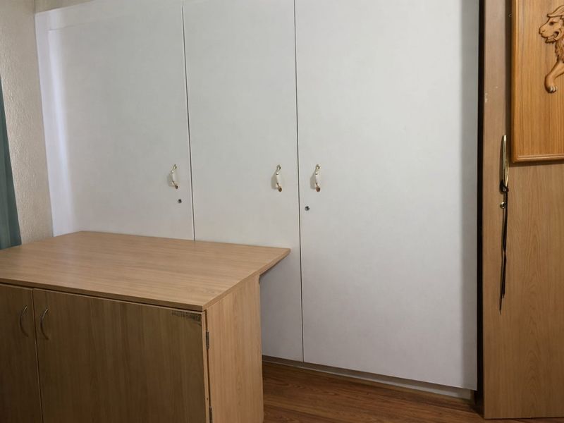 3-Bedroom family home with a 2-bedroom flat in Flora Gardens - Photo 9