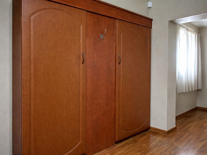 3-Bedroom family home with a 2-bedroom flat in Flora Gardens - Photo 7